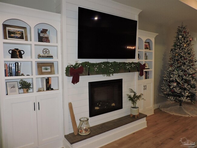 Building Photo - 10612 Davenport Lp