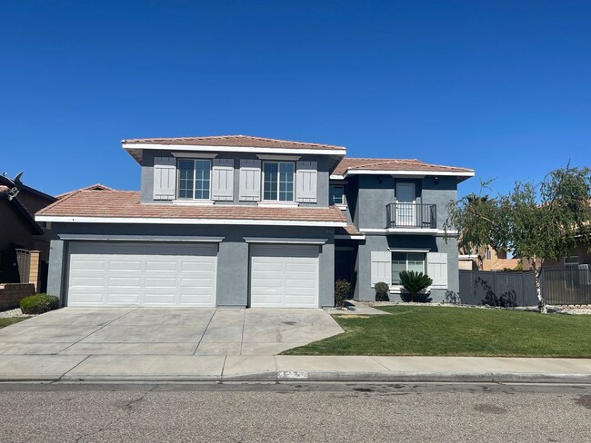 Building Photo - Victorville- Tanamera Home-  4 Bedrooms, 3...