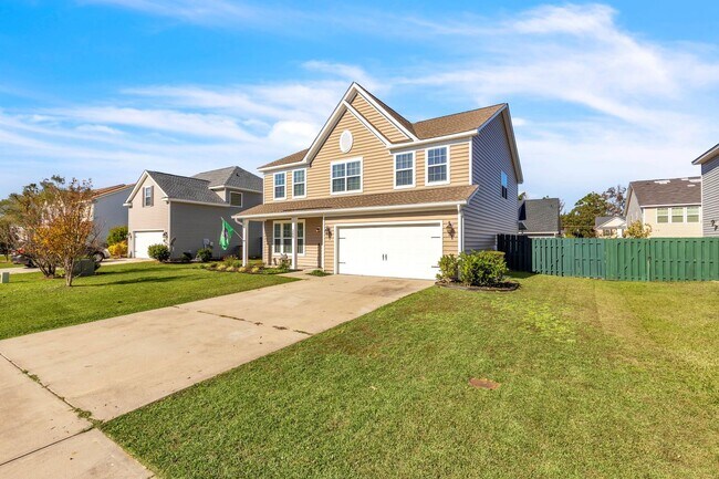 Building Photo - Stunning 4 Bed/2.5 Bath home in Creekside