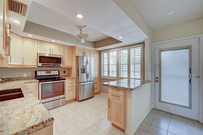 Building Photo - 4402 Martinique Ct