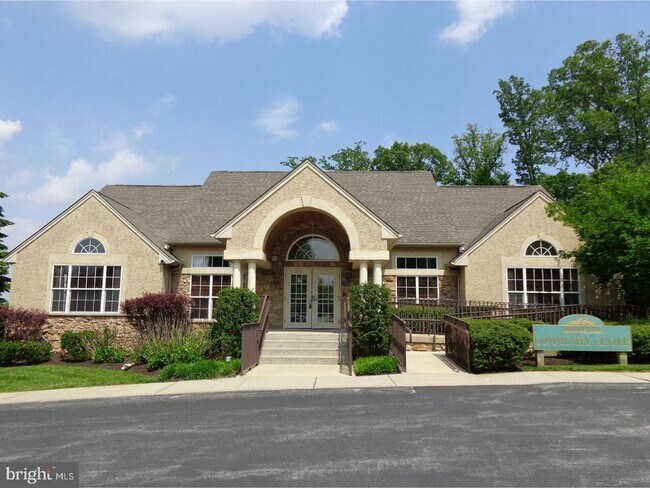 Building Photo - 211 Silverbell Ct