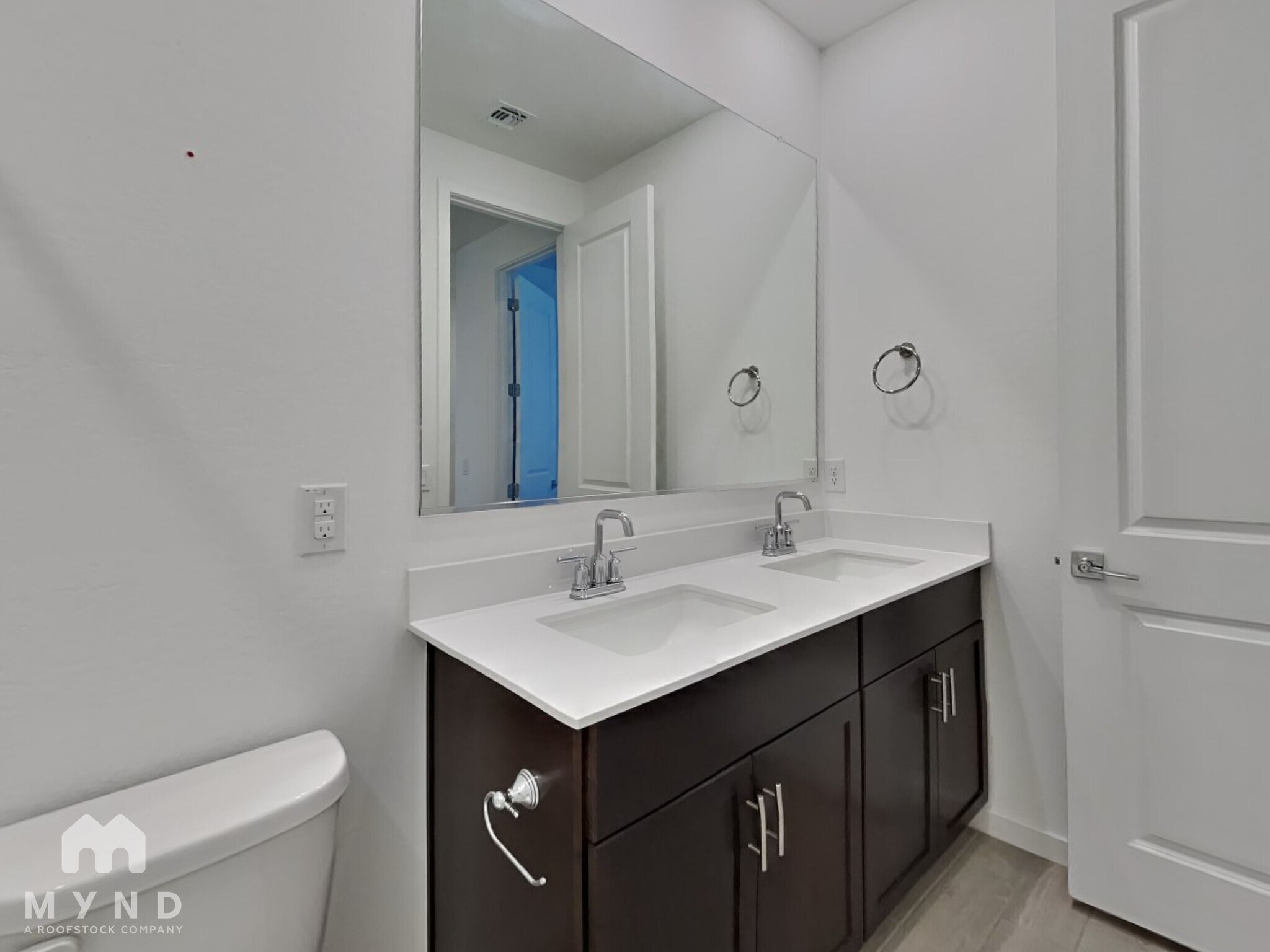 Building Photo - 17335 W Sunnyslope Ln