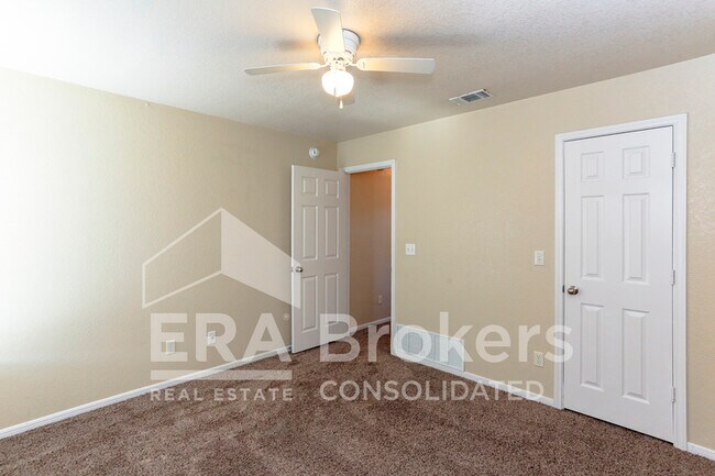 Building Photo - 702 Aries Dr