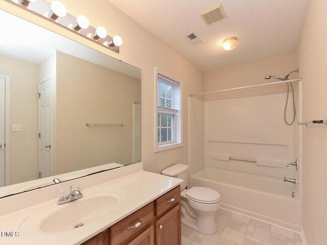 Building Photo - 406 Somersview Dr