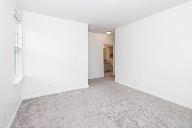 Building Photo - BEAUTIFUL 3BD 2.5 BTH Apartment home RAINTREE - Ballantyne Commons Pkwy