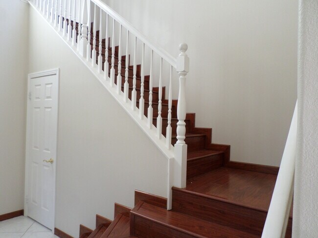 Building Photo - Gorgeous 4 bedroom 2.5 bath Temecula Home ...