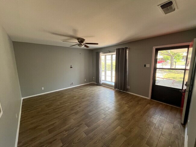 Building Photo - 506 Demya Dr