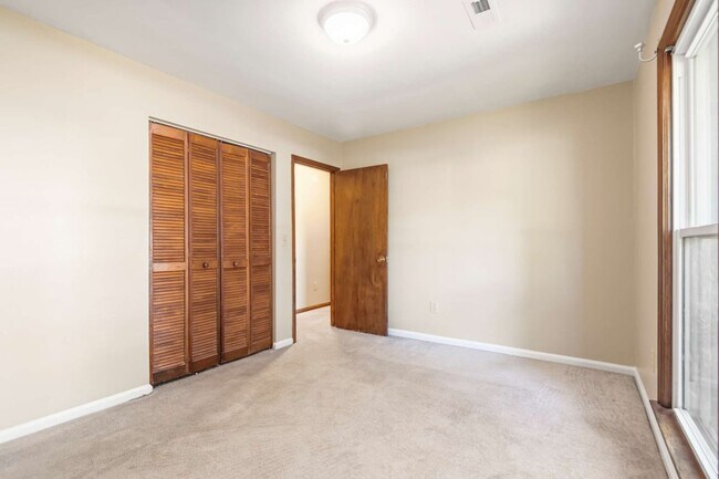 Building Photo - 617 Longleaf Rd