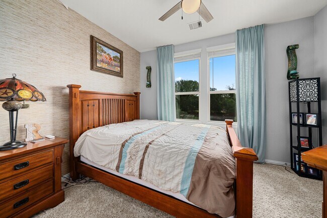 Building Photo - 5003 Lehman Oaks Dr