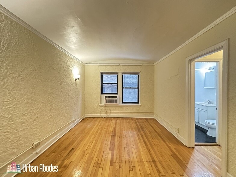 Building Photo - 556 W Arlington Pl