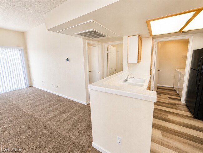 Building Photo - 7100 W Pirates Cove Rd