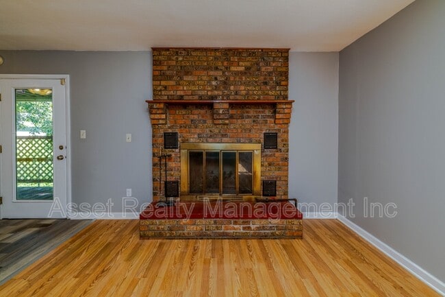 Building Photo - 2139 W Gilbert Ln