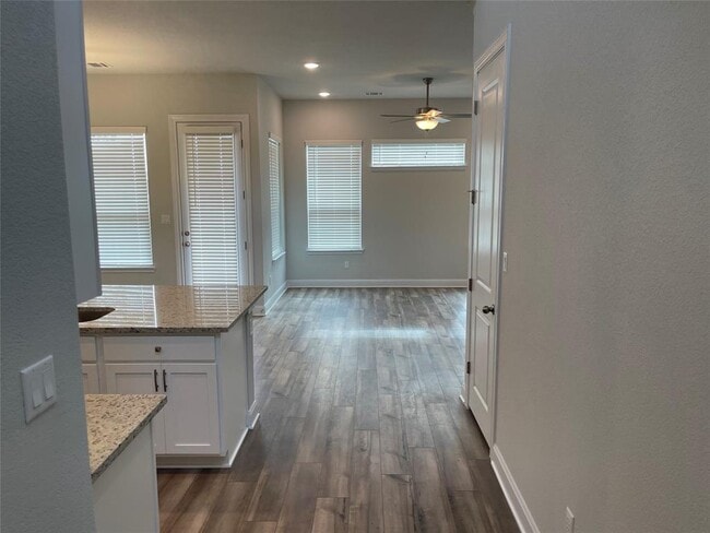 Building Photo - 122 Revere Dr