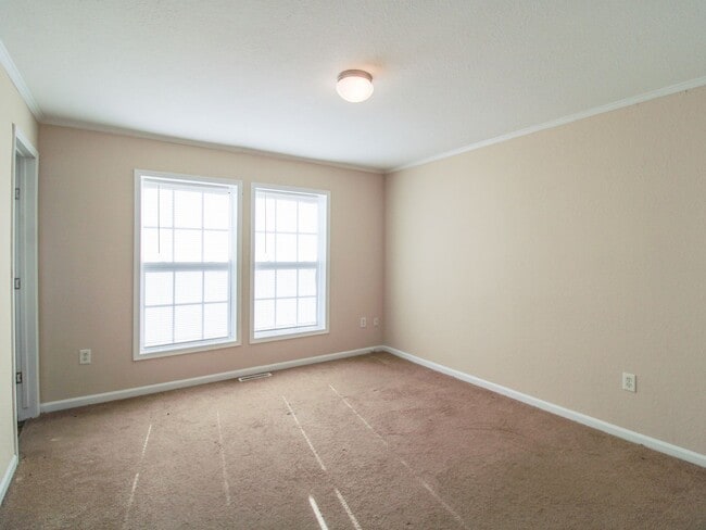 Building Photo - 124 Meadows Ln