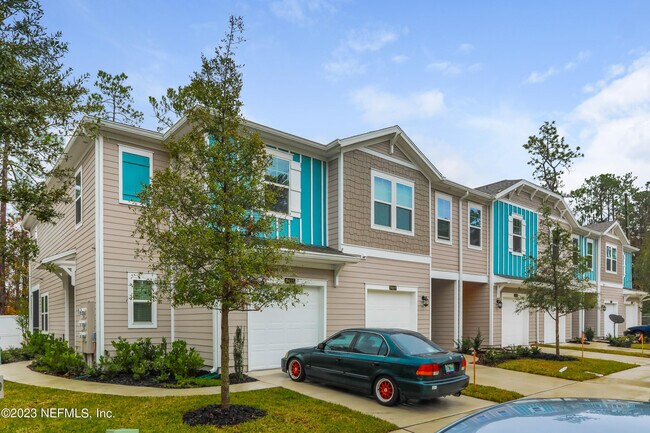 Building Photo - 7415 Palm Hills Dr