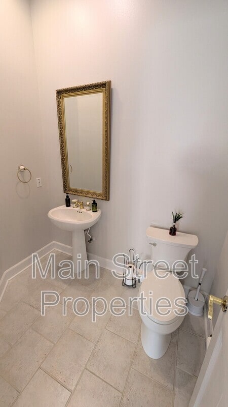 Building Photo - 2083 Downing Dr