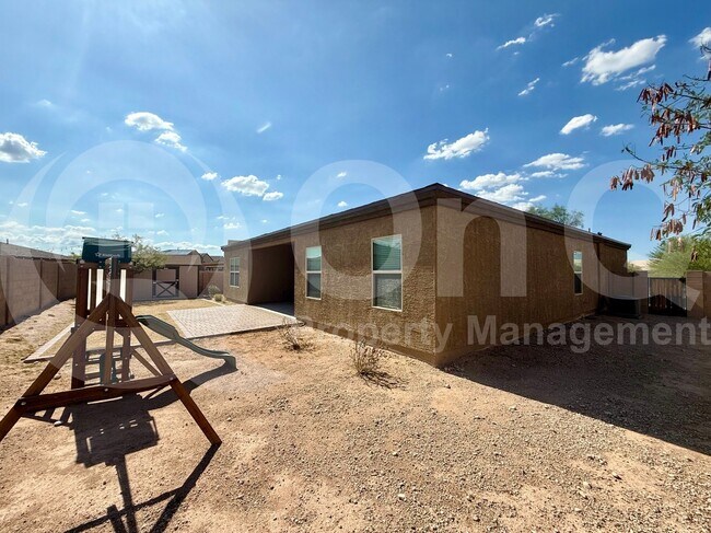 Building Photo - 2736 Calle Palta