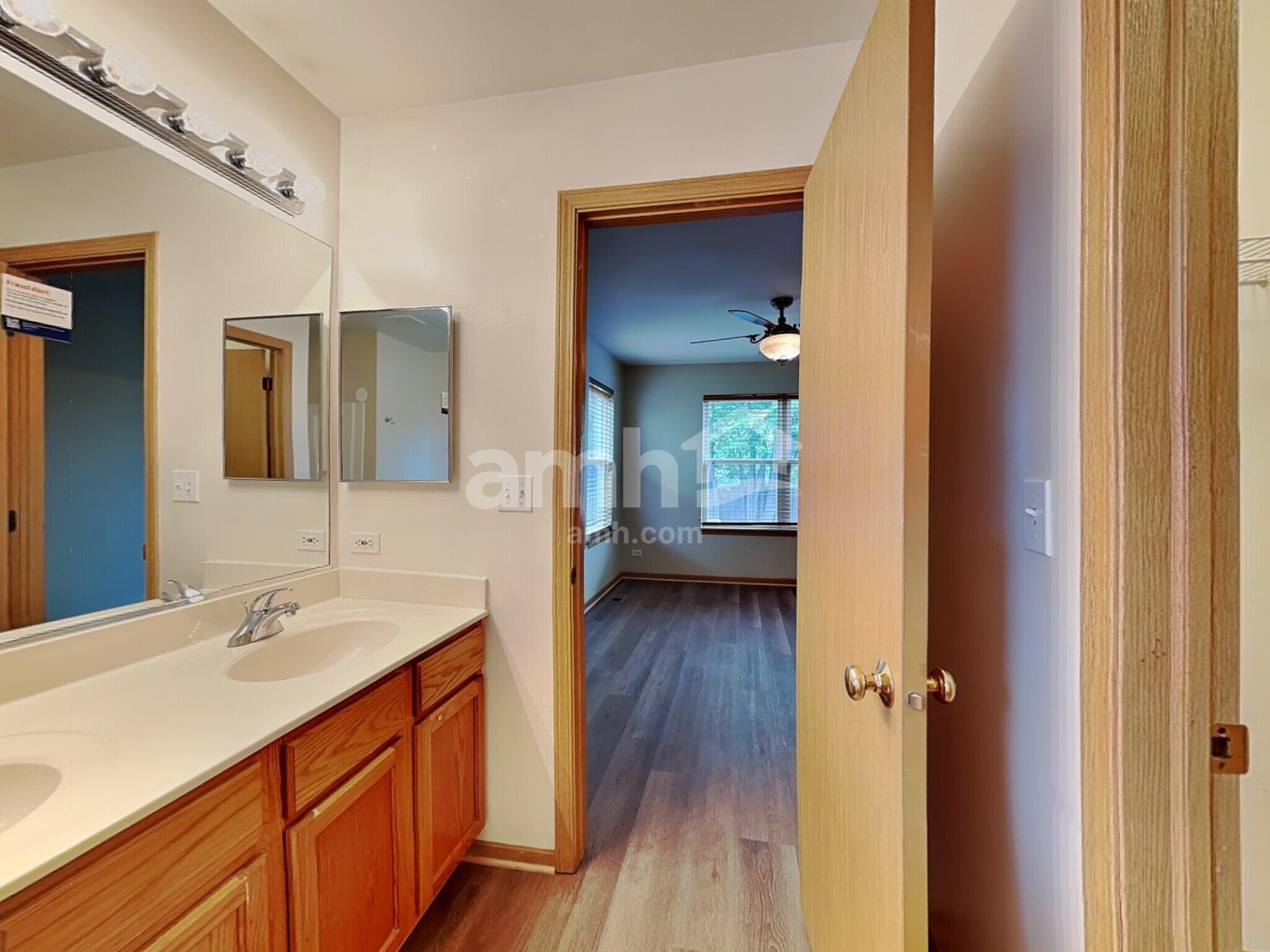 Building Photo - 560 S Annandale Dr