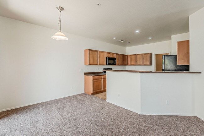 Building Photo - Beautiful Townhome in Phoenix Arizona