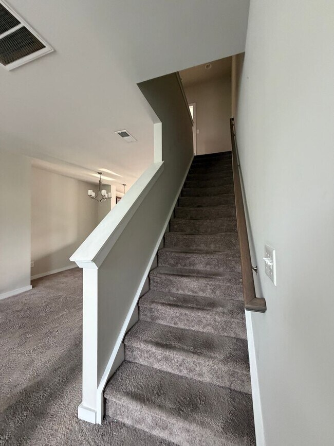 Building Photo - Beautiful Townhome in Charlotte