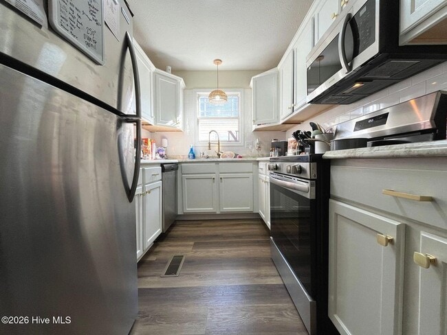 Building Photo - 323 Tokay Dr