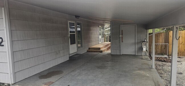 Building Photo - 2 Hope Dr