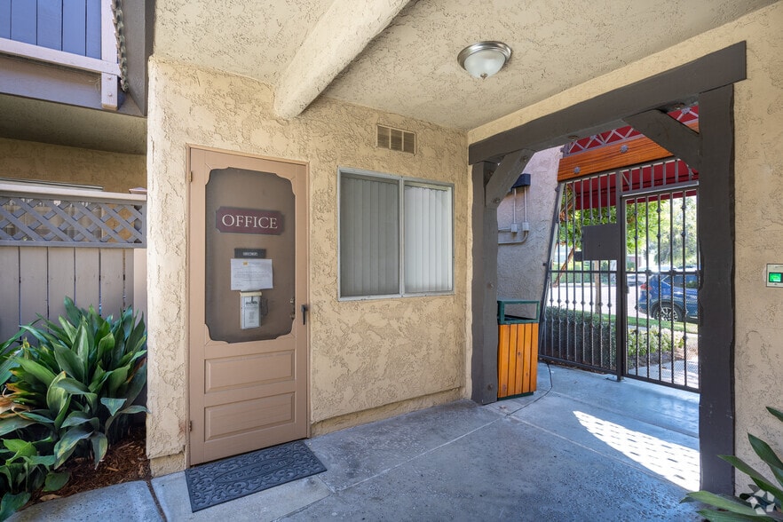 Tuscany Apartments 11509 216th St Lakewood CA 90715 Apartment Finder
