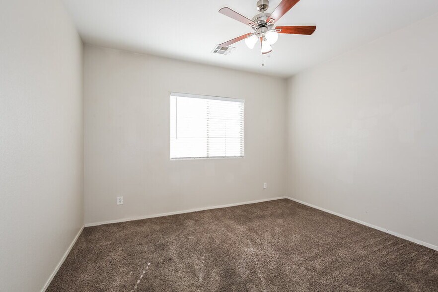 Building Photo - 3012 Pumpkin Harvest Ave