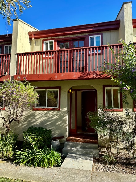 Primary Photo - 447 Oak Ave