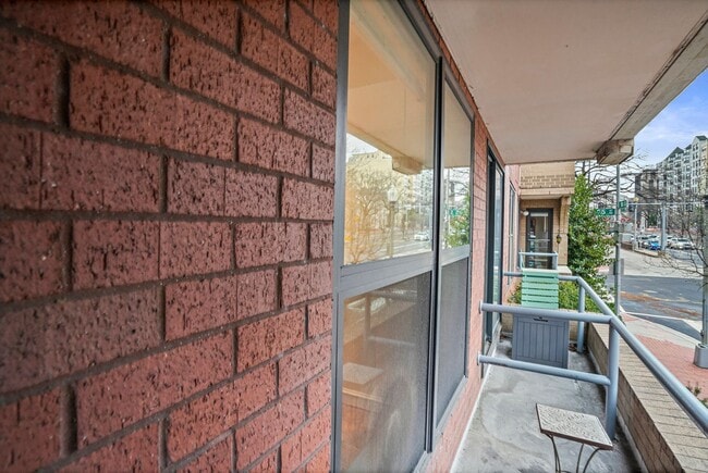 Building Photo - Beautiful One Bedroom in the Heart of Foggy Bottom| Water and Gas Included!