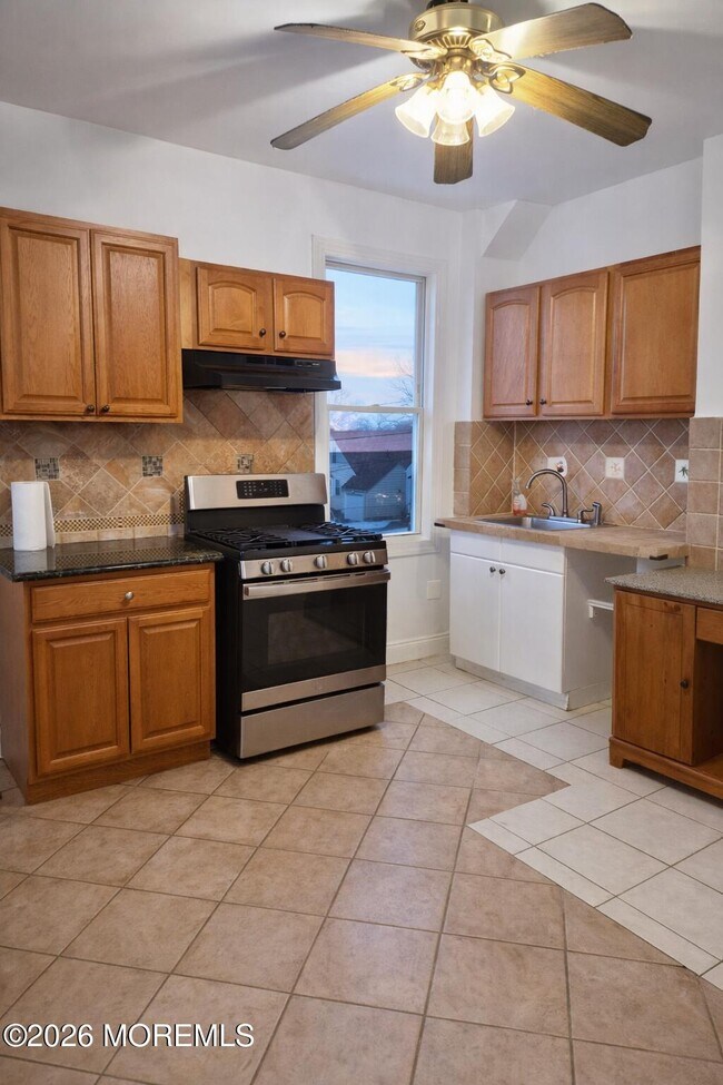 Building Photo - 95 Cedar Hill Ave