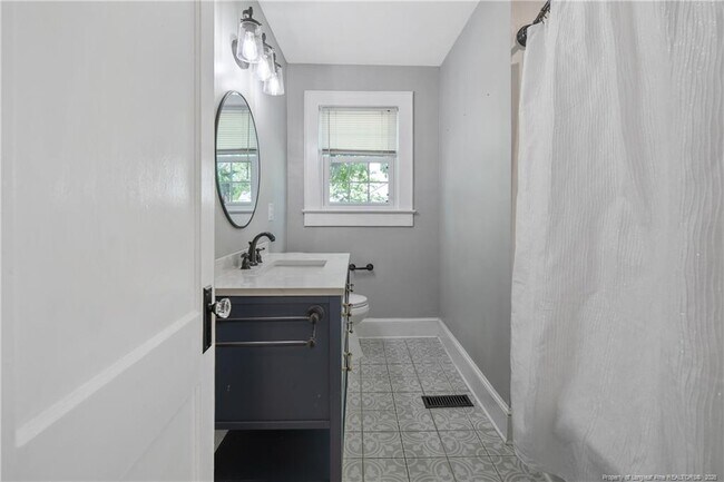Building Photo - 209 N Churchill Dr