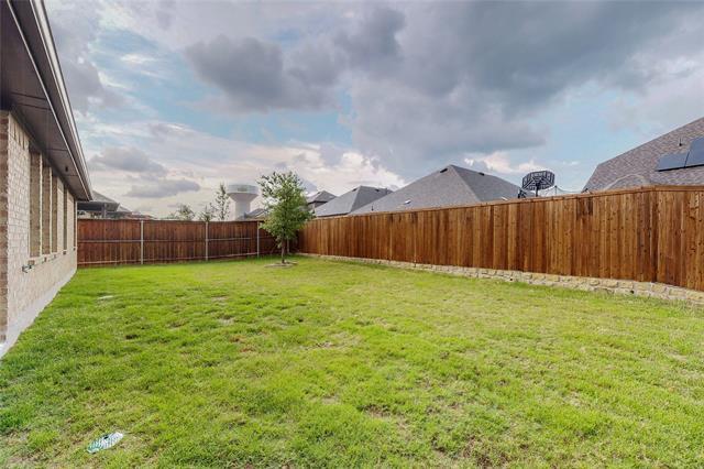 Building Photo - 949 Royal Ln