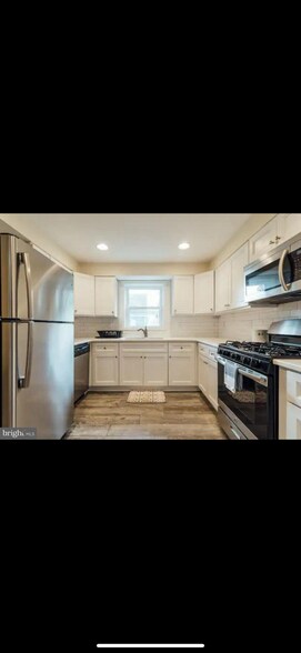 Building Photo - 19 Pershing Ave