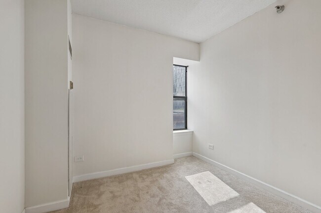 Building Photo - 41 E 8th St