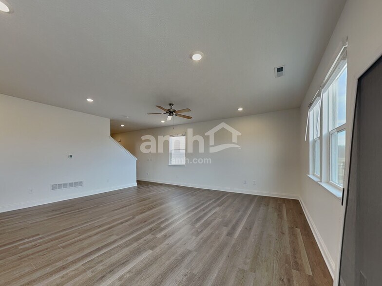 Building Photo - 9106 Henley Ave