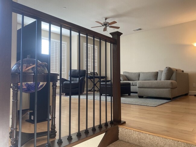 Building Photo - 6492 Bayview Dr