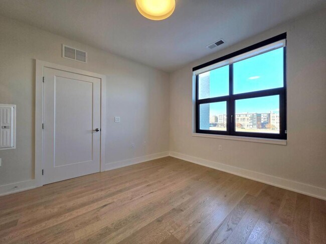 Building Photo - 737 Swann Ave