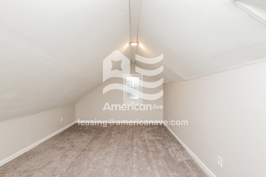 Building Photo - 1823 Sundale Ave