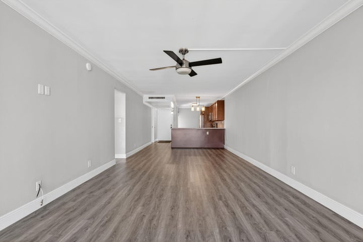 Building Photo - 6 Royal Palm Way