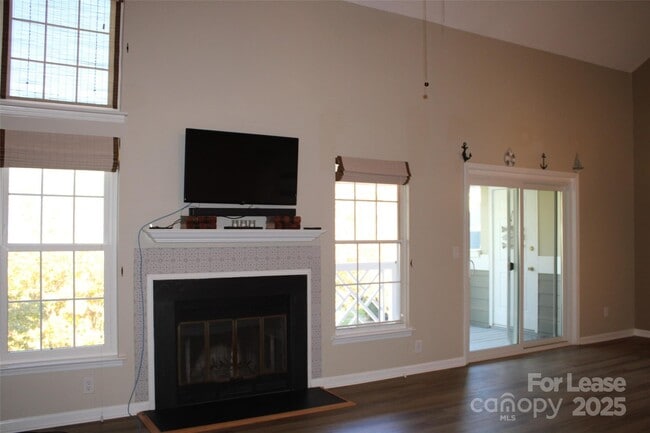 Building Photo - 19839 Henderson Rd