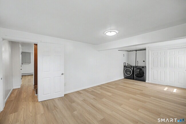 Building Photo - 22 Treat Ave