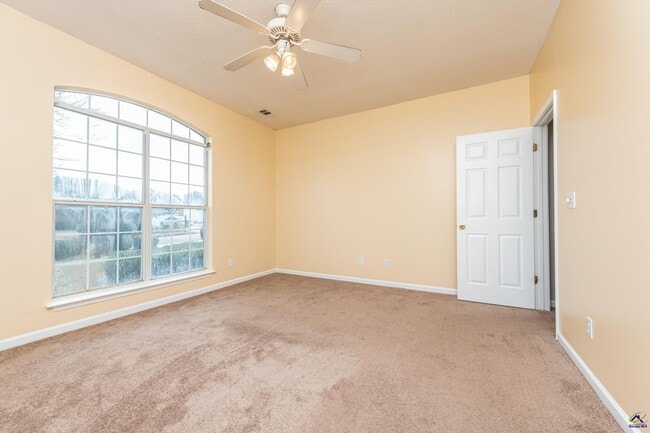 Building Photo - 100 Oldfield Ct