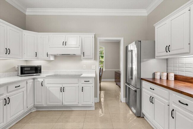 Building Photo - 8800 Torey Pines Terrace