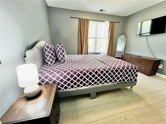 Building Photo - 8302 Fairington Village Dr