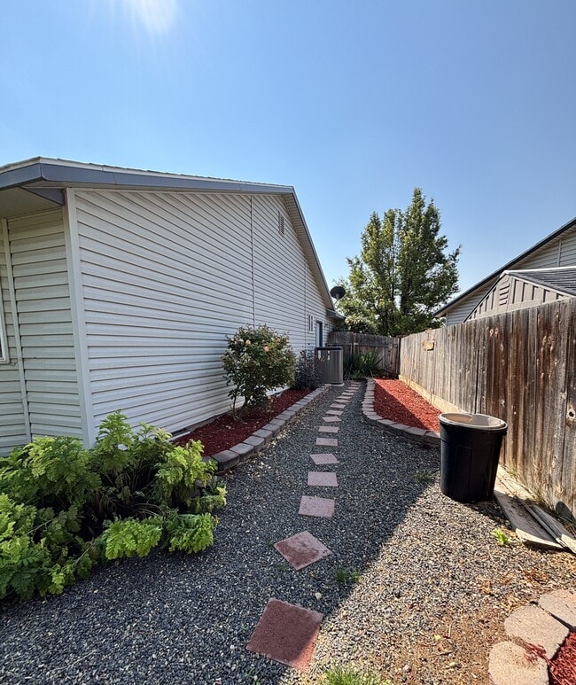 Building Photo - 2260 N Baywing Hawk Pl