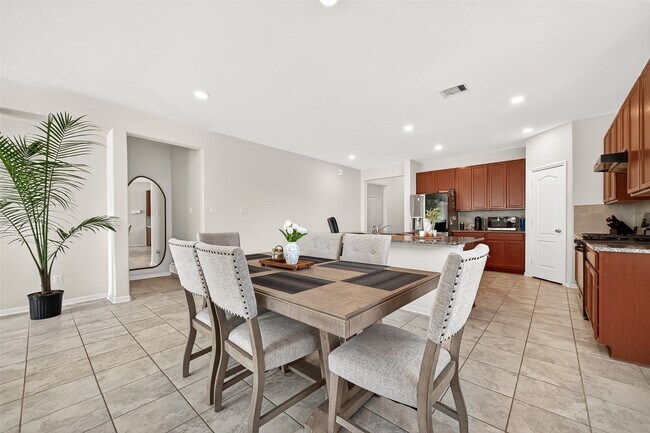 Building Photo - 28423 Aubrey Orchard Ln