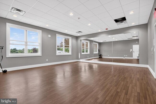 Building Photo - 150 Canterbury Ln