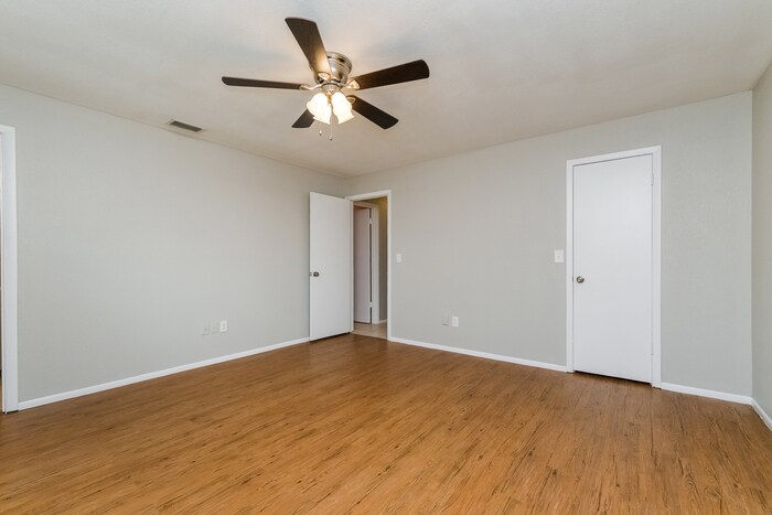 Building Photo - 3407 Groveview Dr