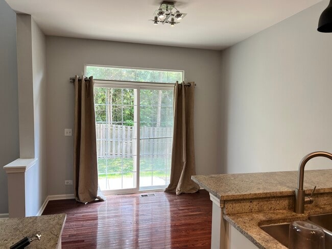 Building Photo - 10S449 Carrington Cir